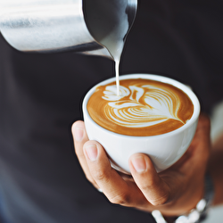 Se você sofre com glicemia sanguínea alta, tome cuidado com sua ingestão de cafeína.